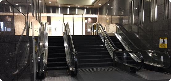 歩いて横浜駅からYCATへ（深夜時間）